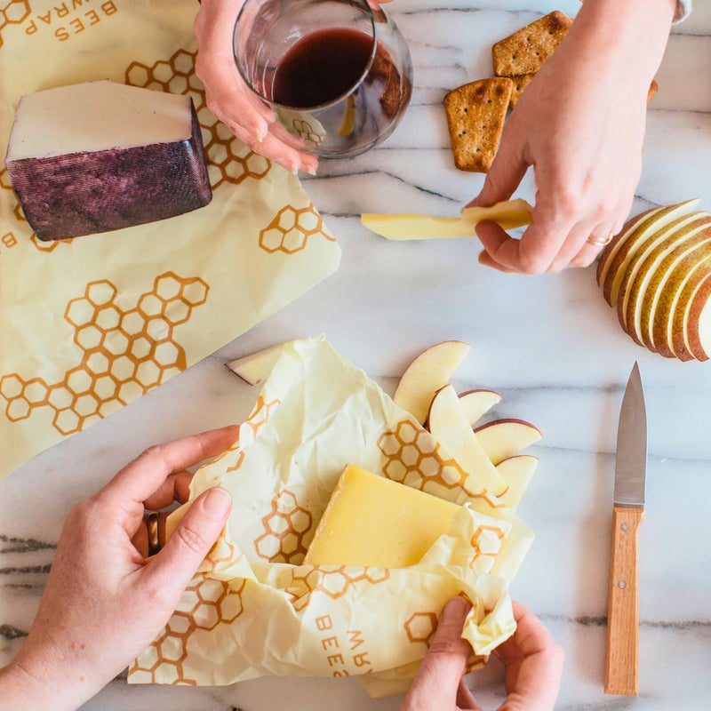 Bee's Wrap Beeswax Wraps for Food - Honeycomb Large 3 Pack Made in USA Reusable & Organic Food Wraps, Sandwich Wrap & Bowl Covers - Eco-Friendly Alternative to Aluminum Foil & Plastic Wrap - Image 4